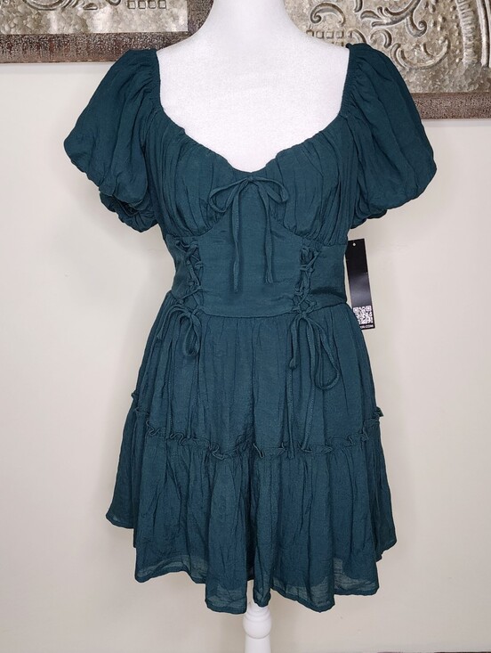 Trixxi Dresses & Skirts - NWT Trixxi Emerald Green Milkmaid Puff-Sleeve Lace Up Tiered Mini Dress Large